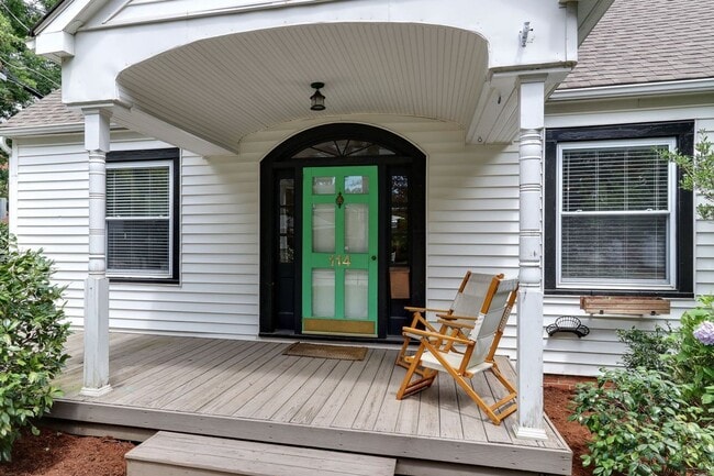 Photo - Adorable Inside the Beltline bungalow with lots of charm!