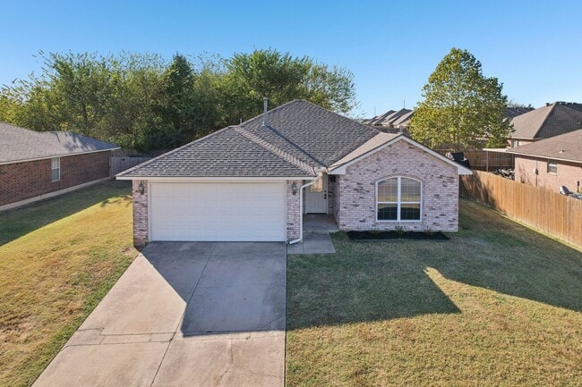 Photo - Beautiful 3 bed, 2 bath home in Noble!--12...