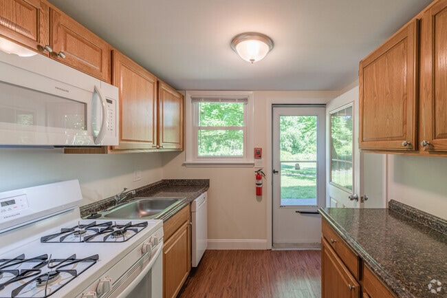 2 BR 1 BA Townhome