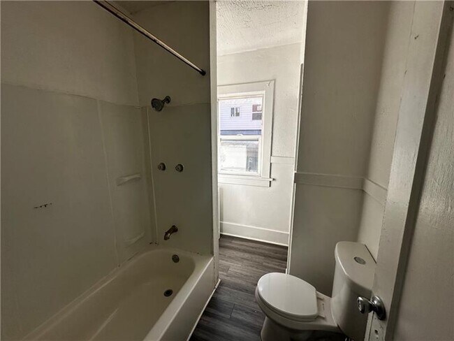 Photo - 410 Hallam Ave
