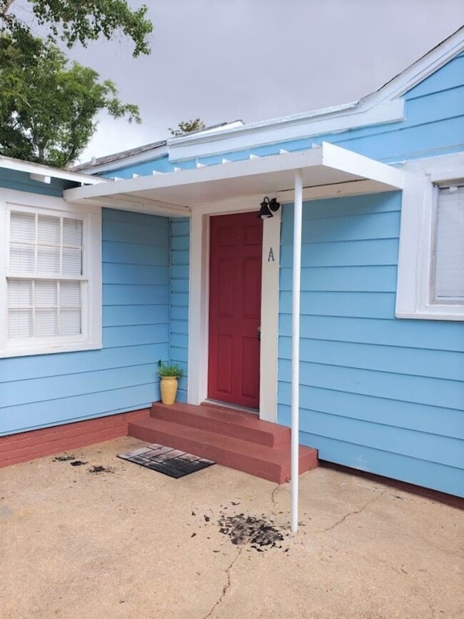 Building Photo - Studio Apartment on Gadsden St