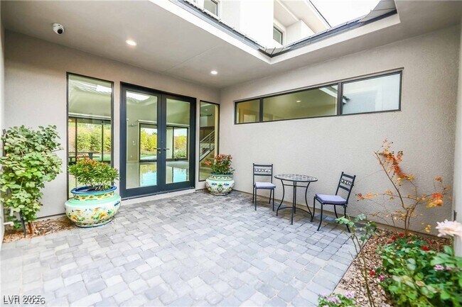 Photo - 2 Sugarberry Ln