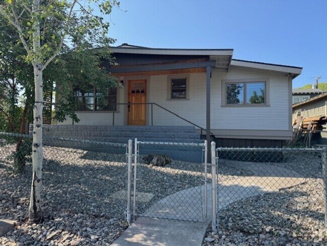 Building Photo - Downtown Bend Bungalow Rental