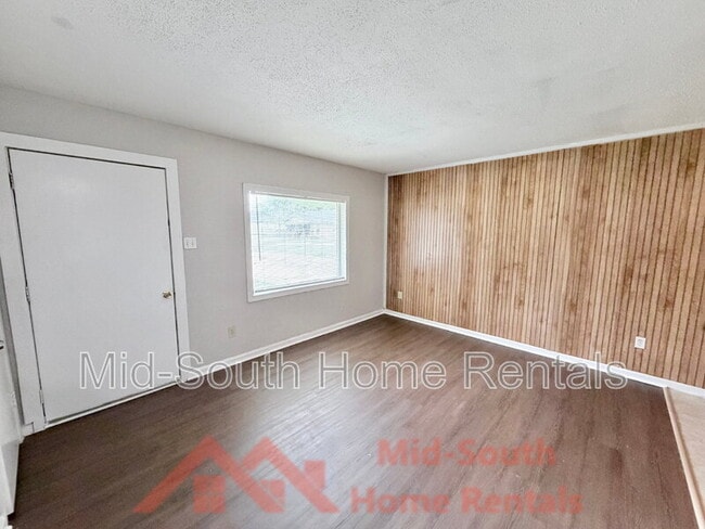 Photo - 474 Brockwood Cove