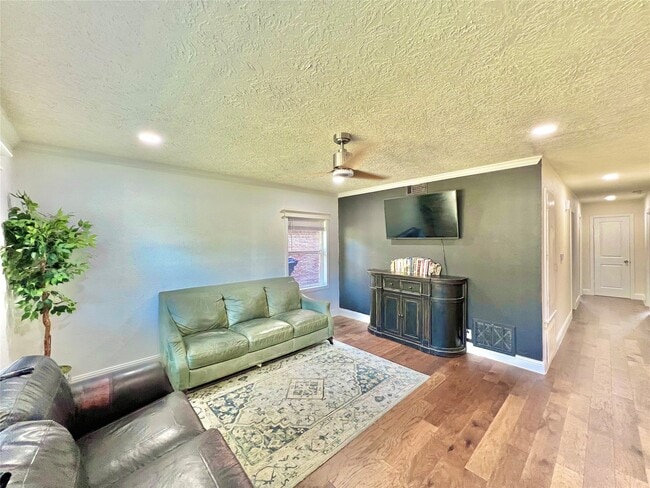 Photo - 4913 W 43rd St