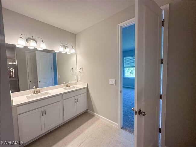 Building Photo - 4551 Arboretum Cir Unit 202