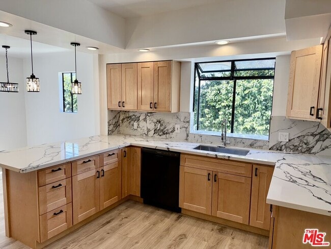 Photo - 641 N Martel Ave