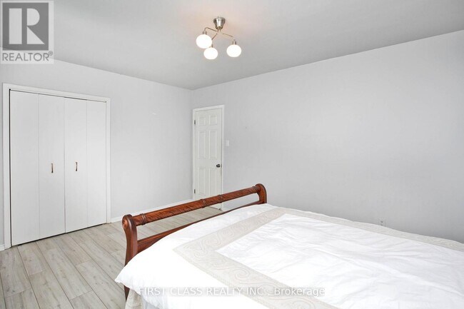 Photo - 2910 Keele St