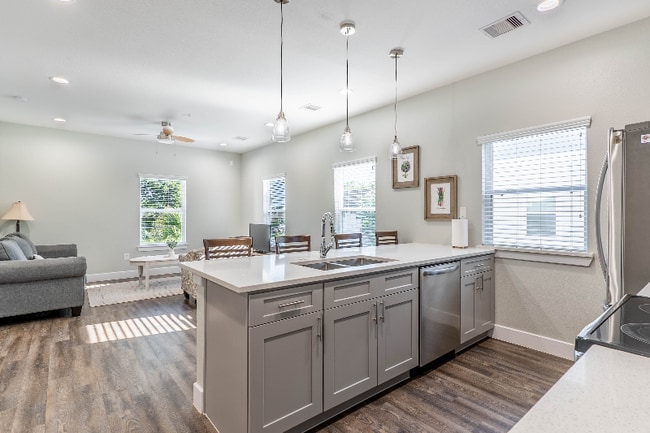 Photo - 142 W 5th St Unit B