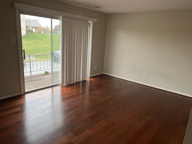 Photo - 103 N Edgewood Dr Unit Apt 8