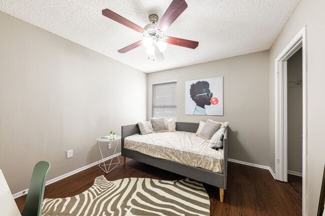 Photo - 1720 Woodward St Unidad 210