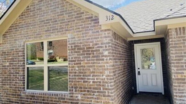 Photo - 312 W Heron St