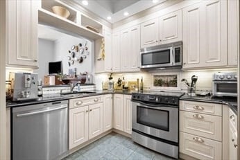 Photo - 267 Beacon St Unit 1