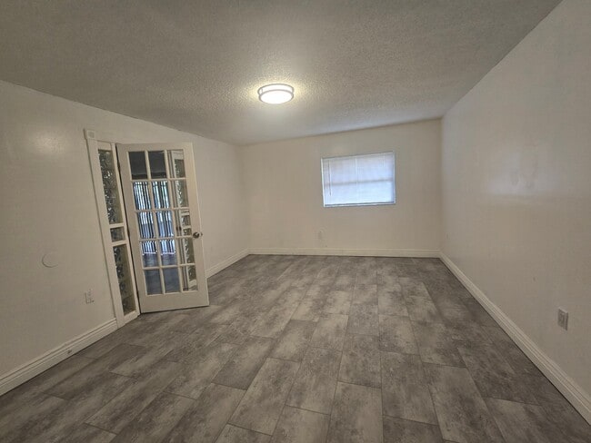 Photo - 310 Clark St