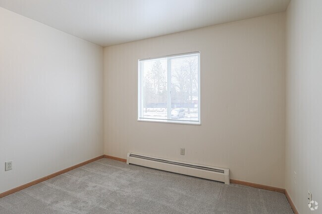 2BR, 1BA - 673SF - Second Bedroom