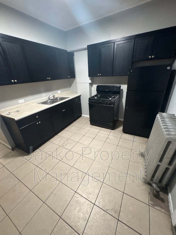 Building Photo - 7132 S Ingleside Ave