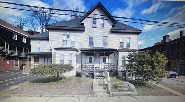 Building Photo - 40 Chestnut St Unit 12