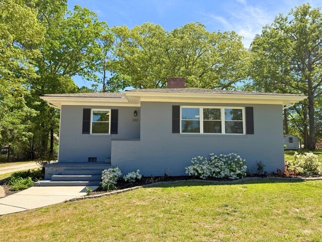 Photo - 202 Mayflower St