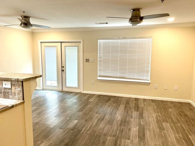 Photo - Enjoy this beautifully updated 3 Bed/2.5 B...