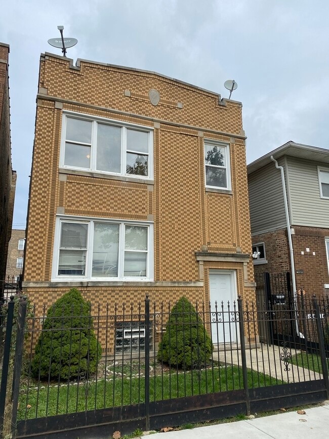 Building Photo - 4250 W Haddon Ave Unit CH1 Rental