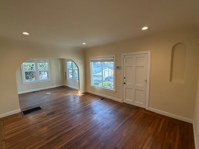 Lovely 3-Bedroom Vallejo Home with 1-Car G... - Lovely 3-Bedroom Vallejo Home with 1-Car G...