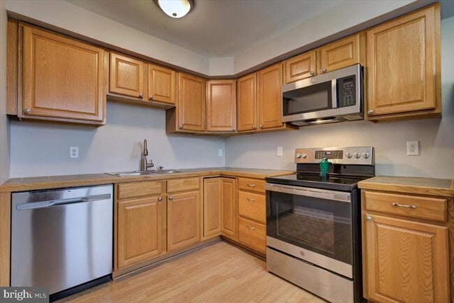 Photo - 335 E Lancaster Ave Unit D-25