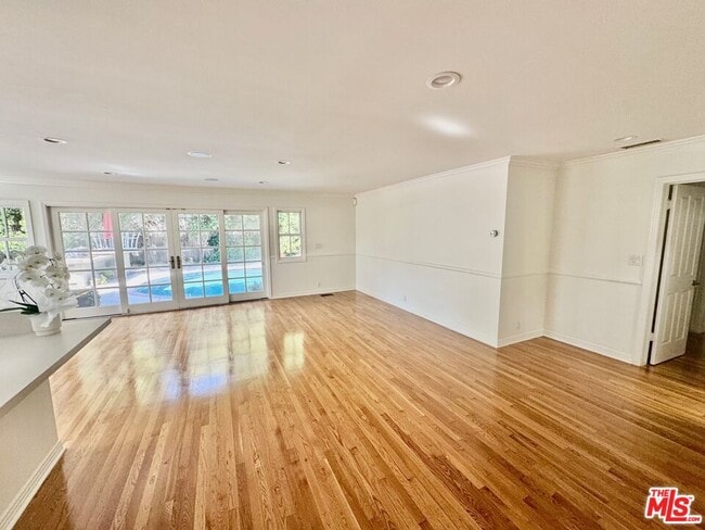 Photo - 3123 Barry Ave