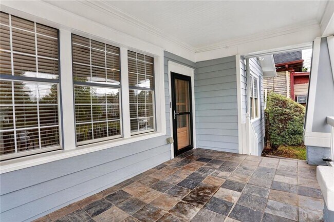 Photo - 585 Jones Ave NW