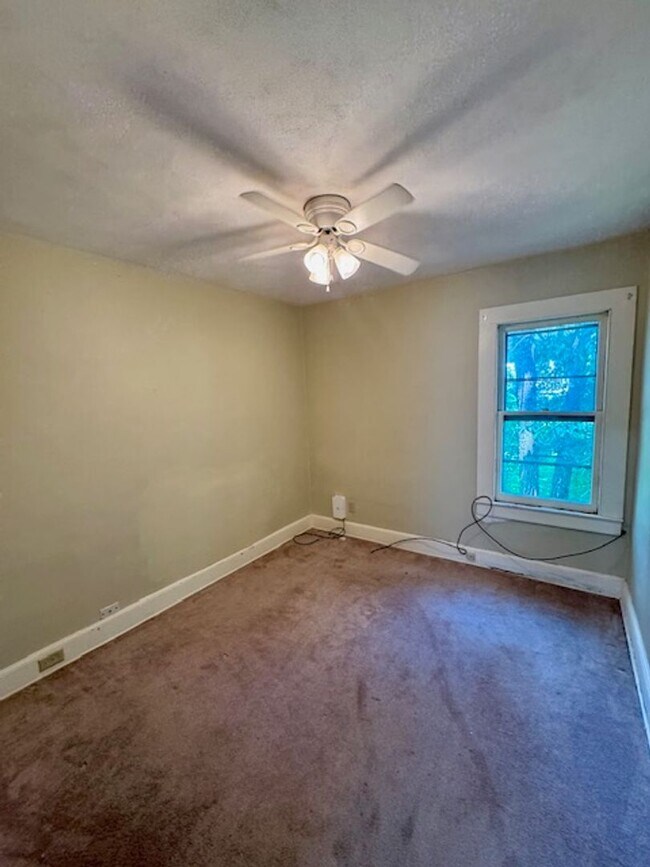 Photo - 28 Laurel Ave Unidad Second floor