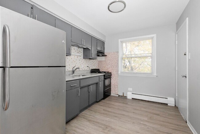 Photo - 7900-06 S Wabash