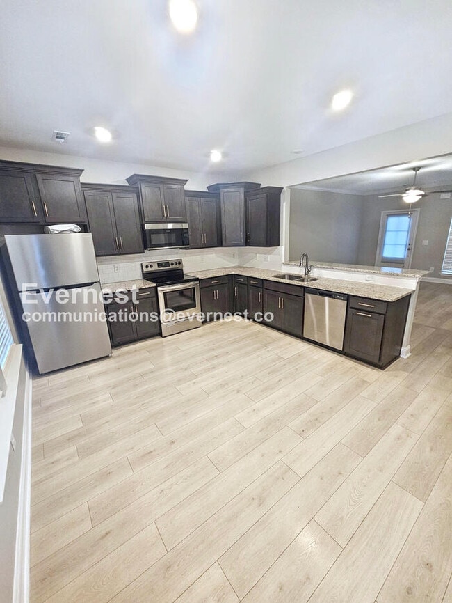 Photo - 809 Goswell Dr