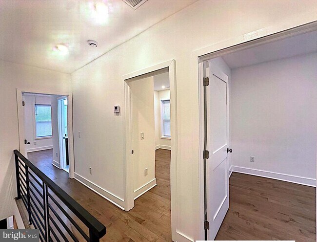 Photo - 733 Gresham Pl NW