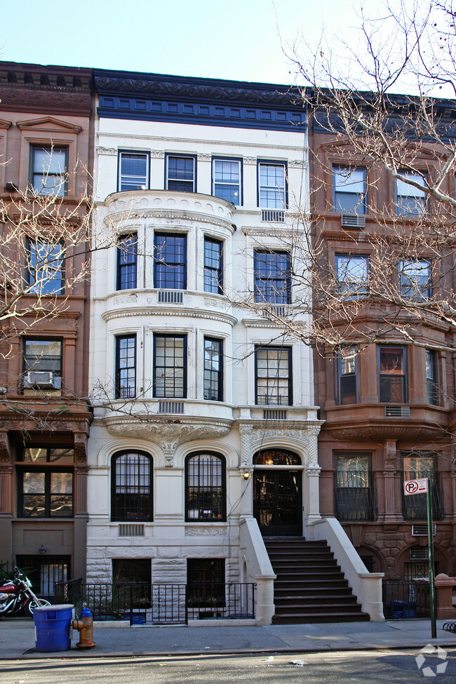 Building Photo - 49 West 70th Street Rental