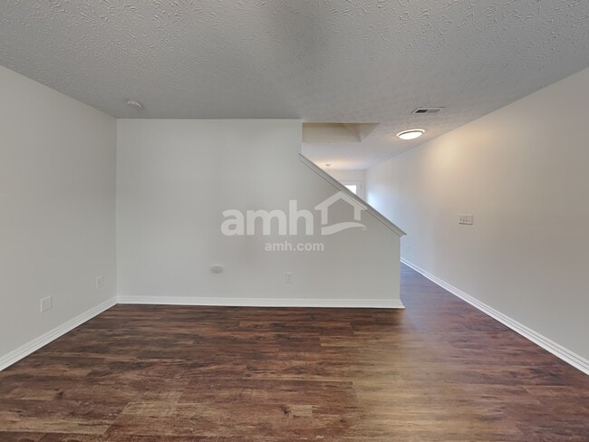 Photo - 1395 Ithaca Dr