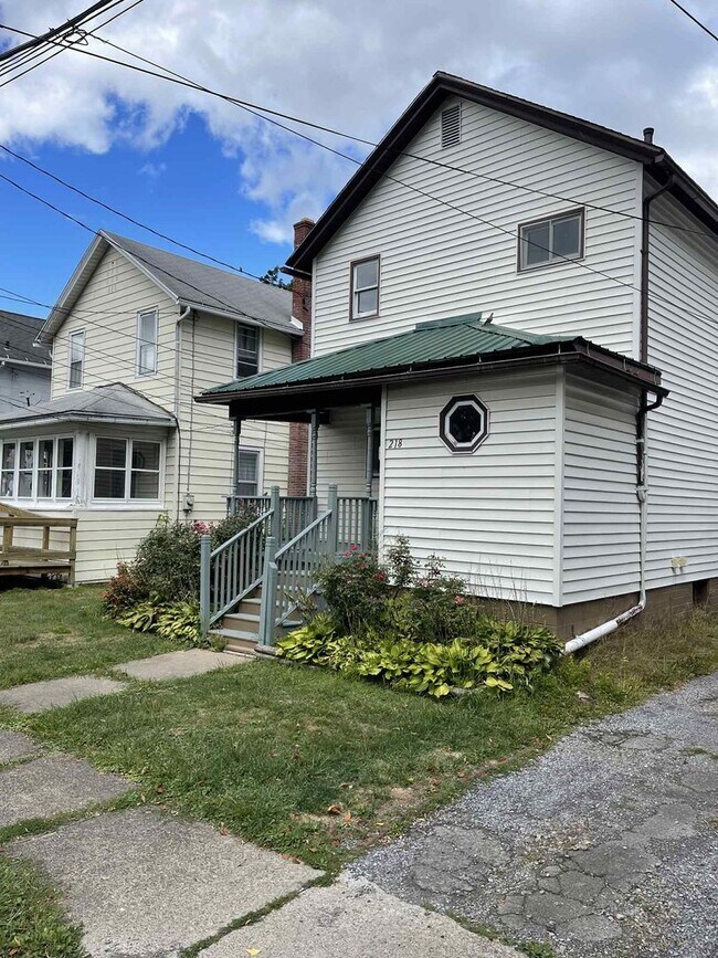 Photo - 218 N 15th St Unit House