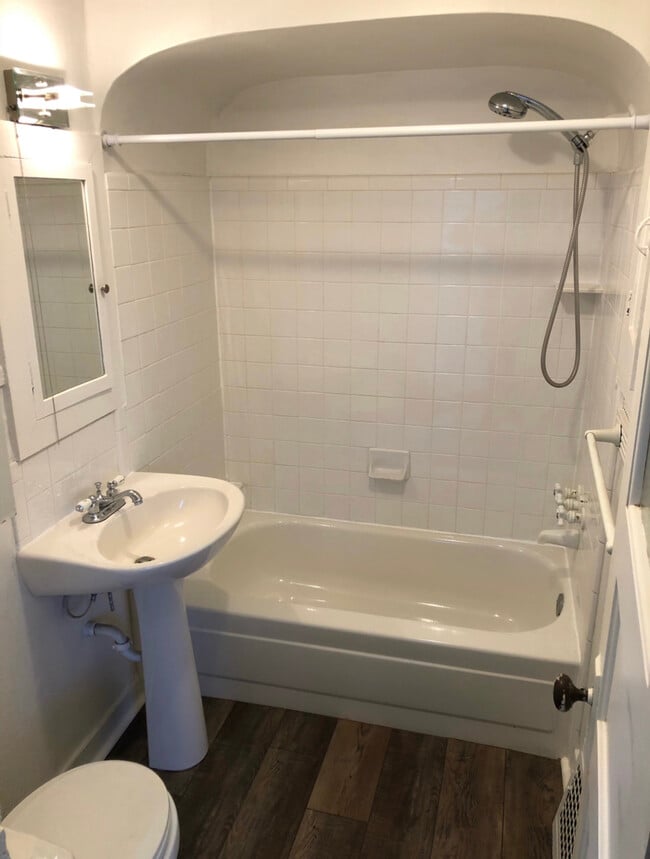 Photo - 1124 E Garfield Ave Unit Apt 2