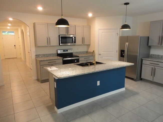 216 Hickory Crse Trl