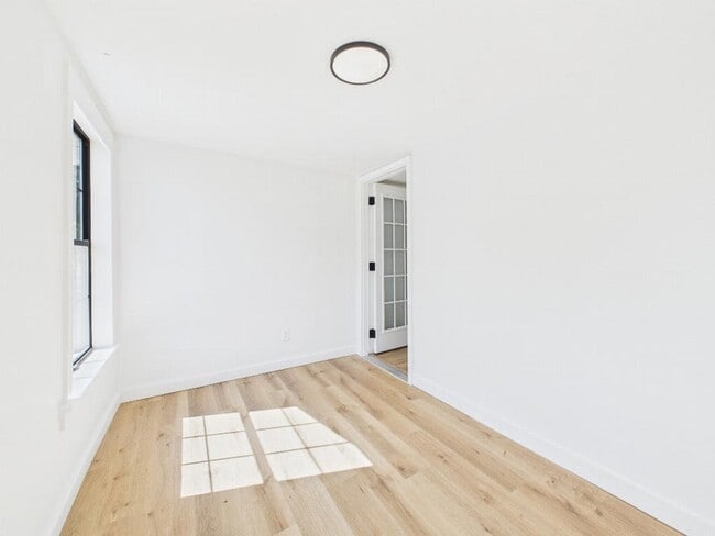 Photo - 412 Church St