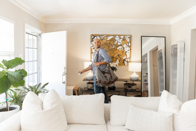 Photo - 1119 N Sweetzer Ave Unit 11