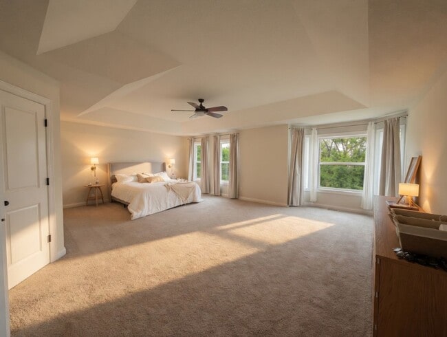 Building Photo - Beautiful 5bed 4bath Home, Nestled in a Prime Plymouth Neighborhood