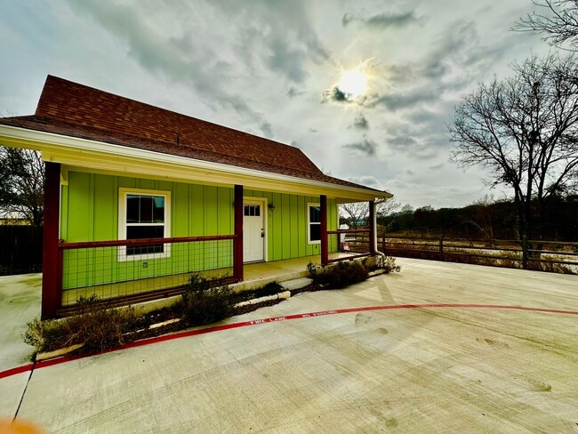 Building Photo - 1 Bedroom Riverside Bungalow