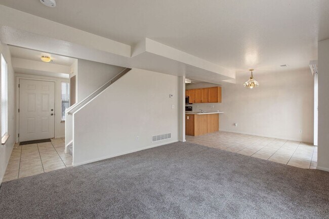 Photo - 430-432 Sundance Cir N