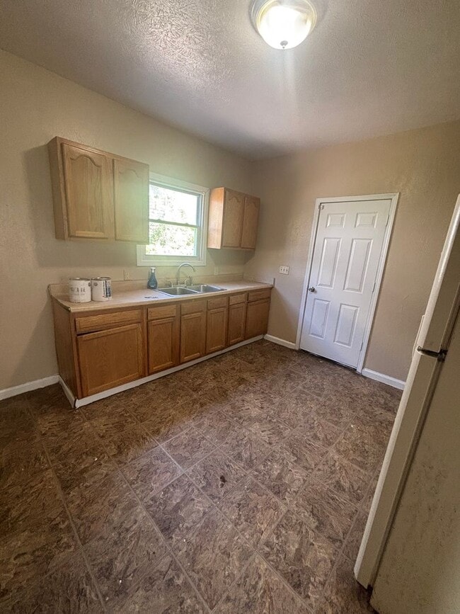 Photo - 4bd Single Cash Pay/Section 8