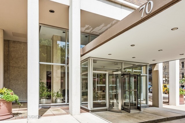 Building Photo - 70 W Burton Pl Unit 1101