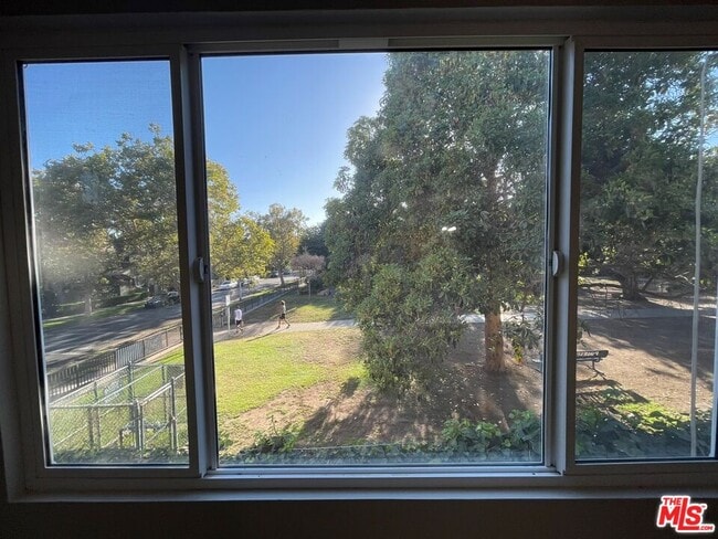 Photo - 7327 Willoughby Ave Unit 3