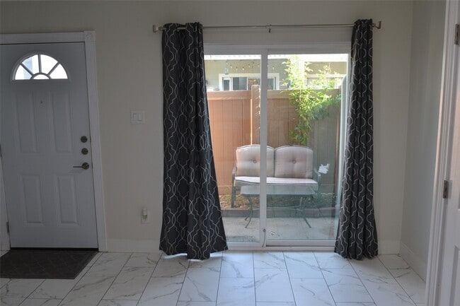 Photo - 2379 Briarwest Blvd Unidad 25
