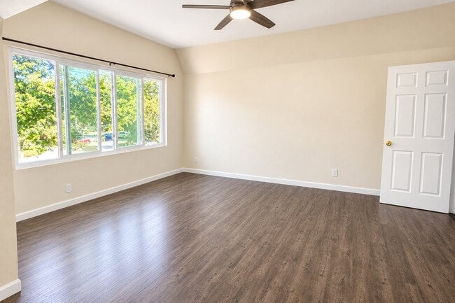 Building Photo - 321 S Orange Ave