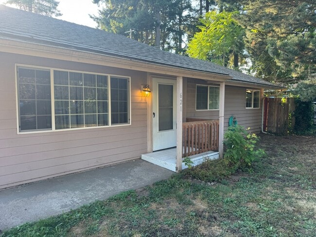 Building Photo - 2 bedroom Rental