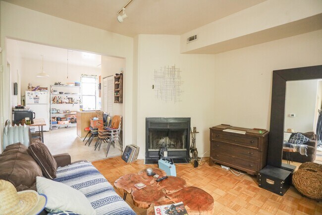 Photo - 1454 W Erie St Unit 2W