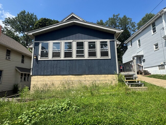Building Photo - 787 Jason Ave
